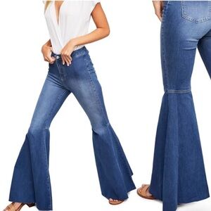 We the Free NWT Float On High Waist Flare‎ Jeans        size 30